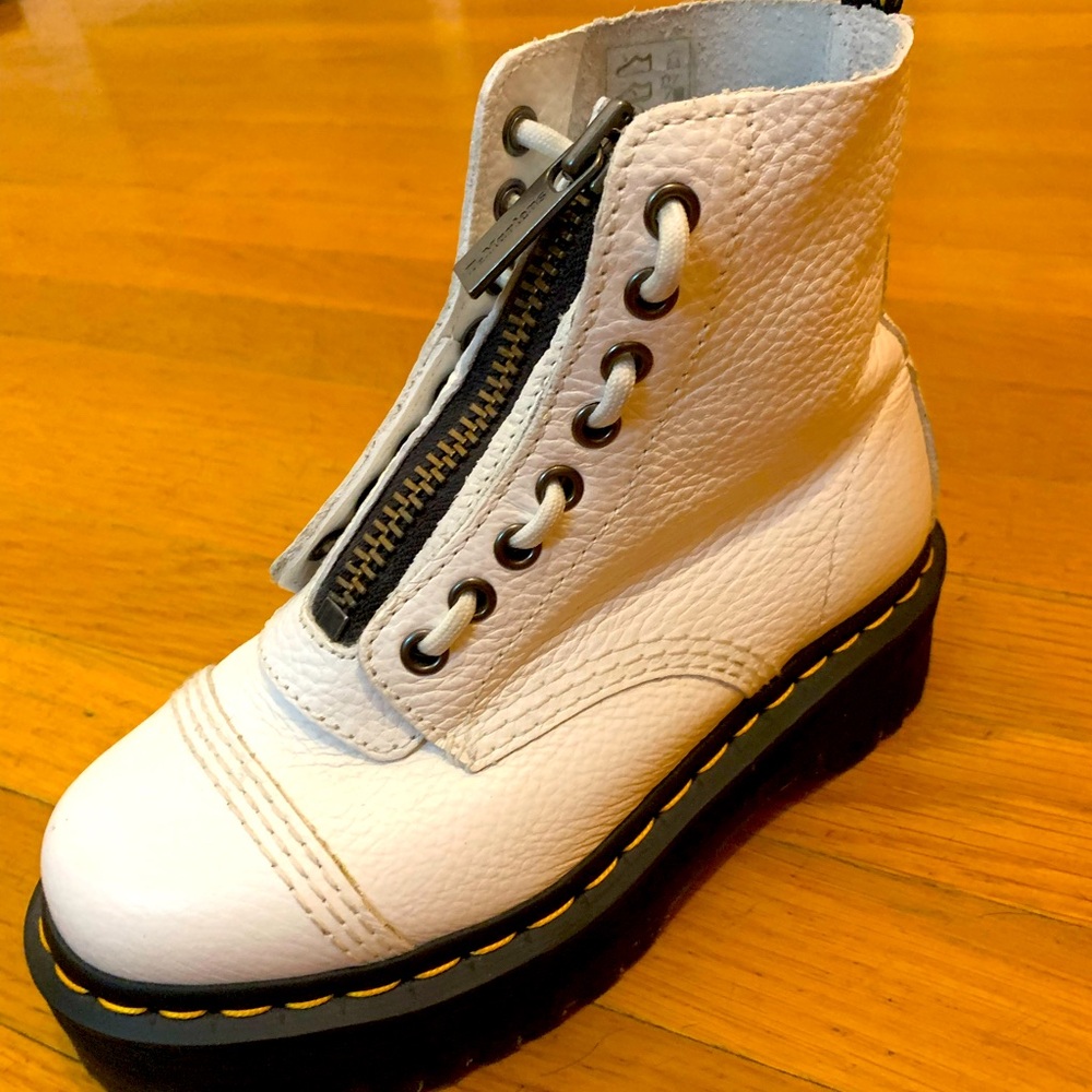 Dr Martens white Sinclair platform boots- women’s 5